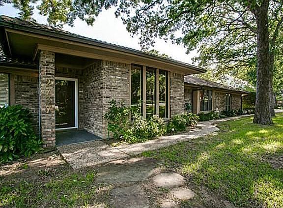 3rd image of 2737 Newcastle Dr