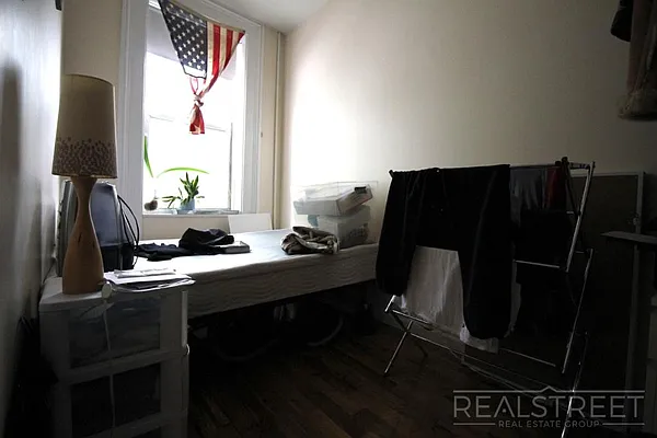 Rented by Real Street Inc | media 26