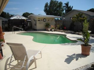 9366 Ridge Rd, Seminole, FL 33772