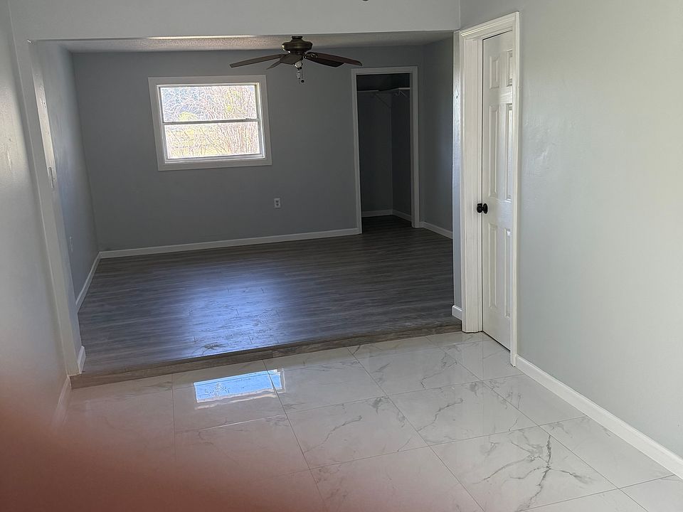 1st image of 2876 Glenbrook Dr