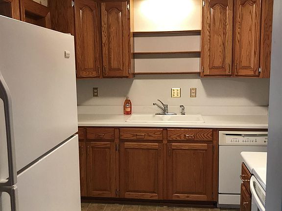 3rd image of 203 Forest Hills Dr
