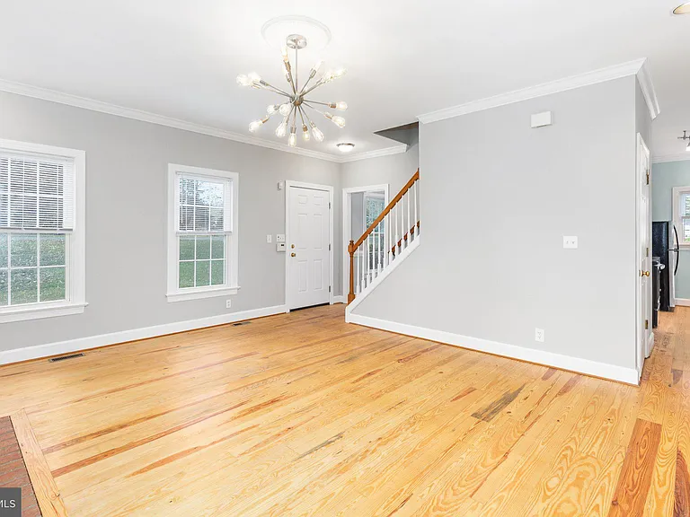 1445 Heatherstone Dr — Photo 6