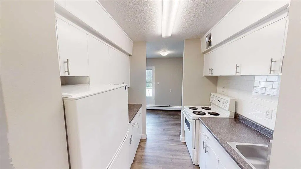 2 bed, 1.0 bath, 835 sqft, $1,459 — Photo 3
