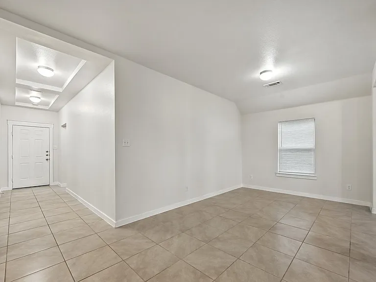 1581 Ferguson Dr — Photo 4
