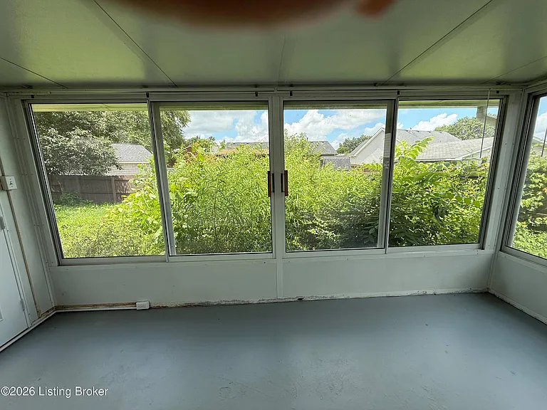 9607 Brooks Bend Rd — Photo 2