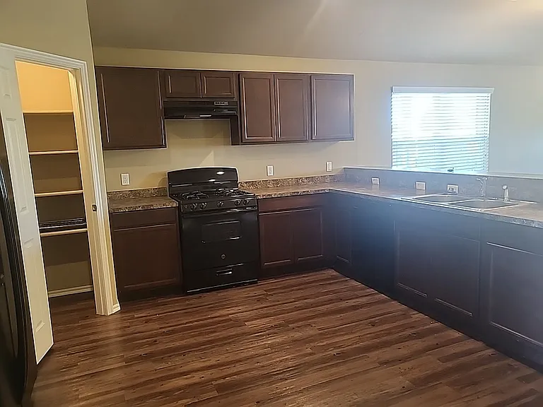 2414 Canyon Creek Dr — Photo 35