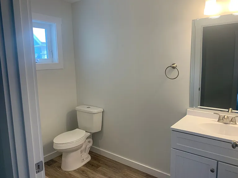 72 Upper Main St — Photo 4