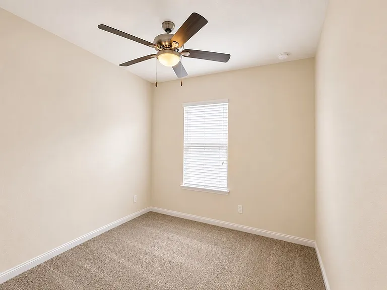 93 Zamora Pl — Photo 10