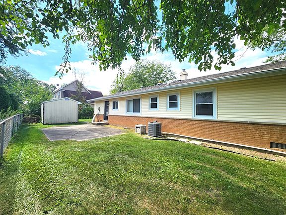2nd image of 325 Spruce Ln