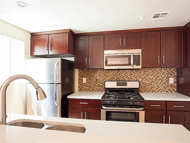 711 E Tujunga Ave #A — Photo 7