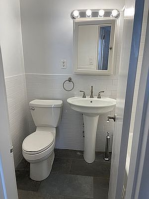 4th image of 200 E 28th St APT 4D