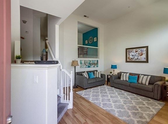 4th image of 726 Mariposa Cir