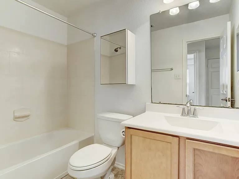 6423 Calgary Woods Ln — Photo 19