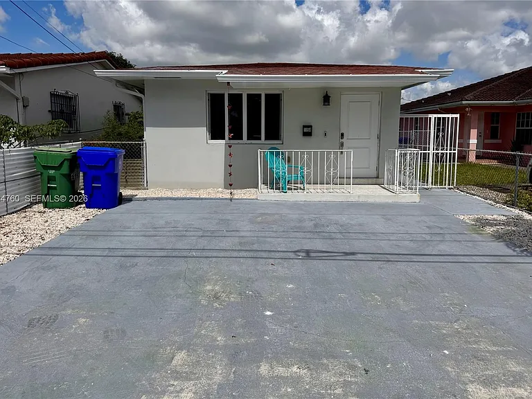 1158 NW 34th Ave #1 — Photo 3