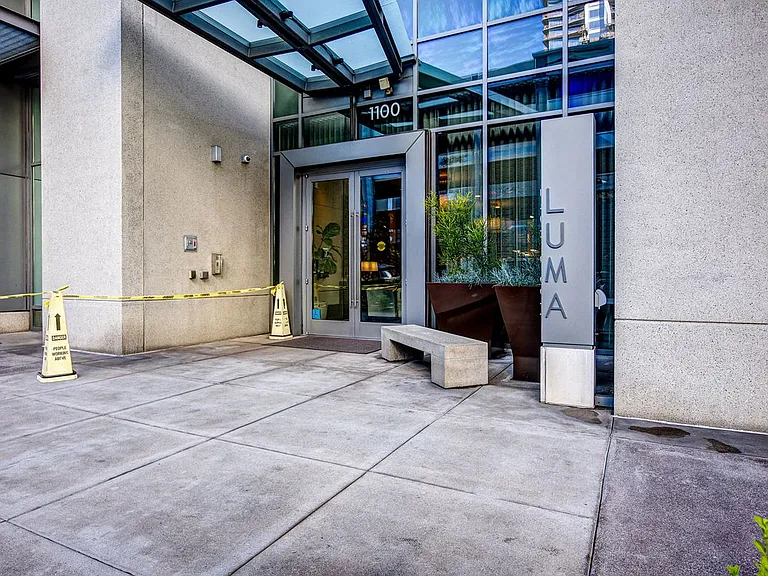 1100 S Hope St #803 — Photo 25