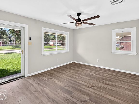 4th image of 2423 Belmont Blvd