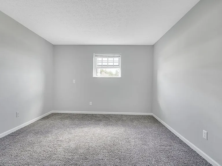 Springhurst East Apartments — Photo 23