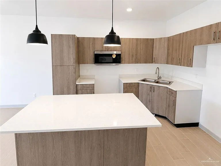 217 N 7th St #2 — Photo 3