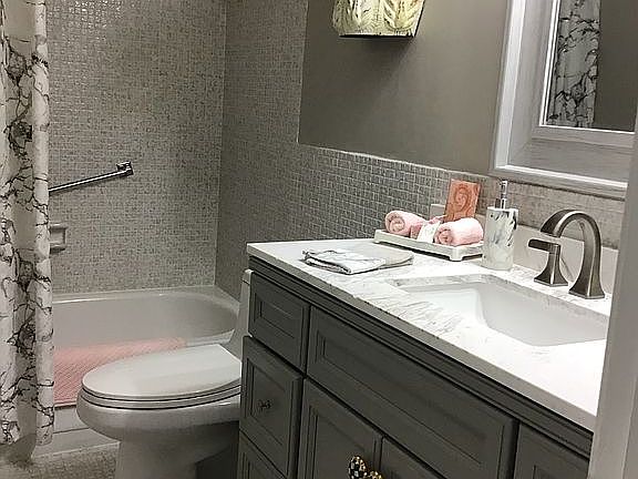 5th image of 1819 Shore Dr S APT 306