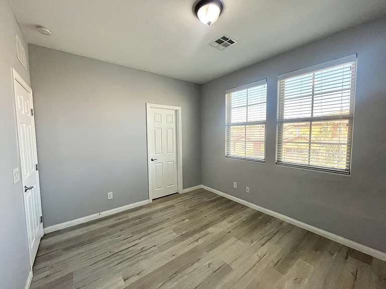 576 Glassford Ct — Photo 47