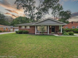 28249 Red Leaf Ln, Southfield, MI 48076