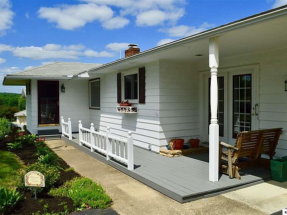 4th image of 22 Hilltop Dr