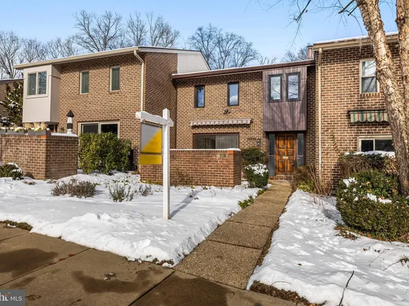 6120 Buckingham Manor Dr, Baltimore, MD 21210