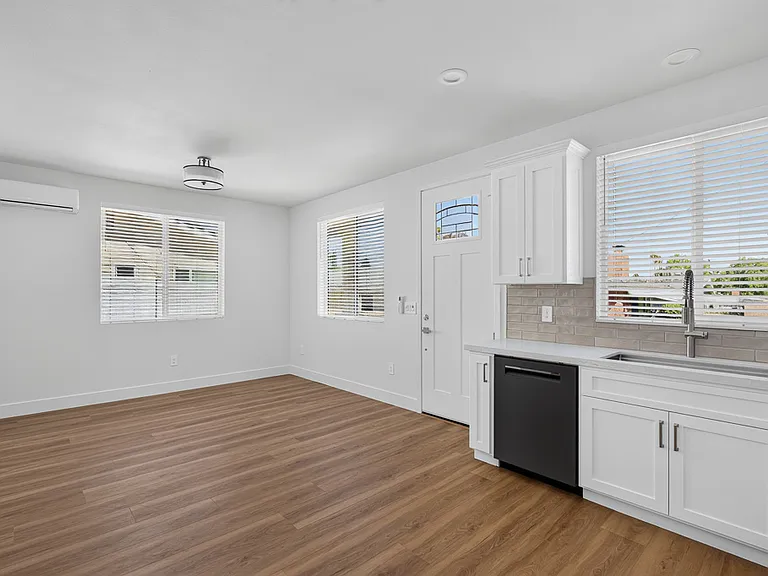 631 Hibiscus Dr #1 — Photo 8