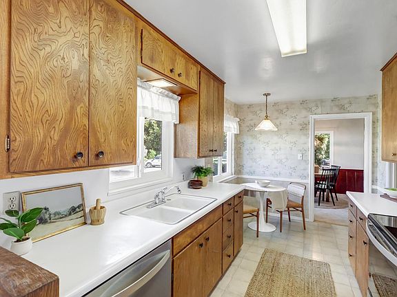 3rd image of 3261 Potter Ln