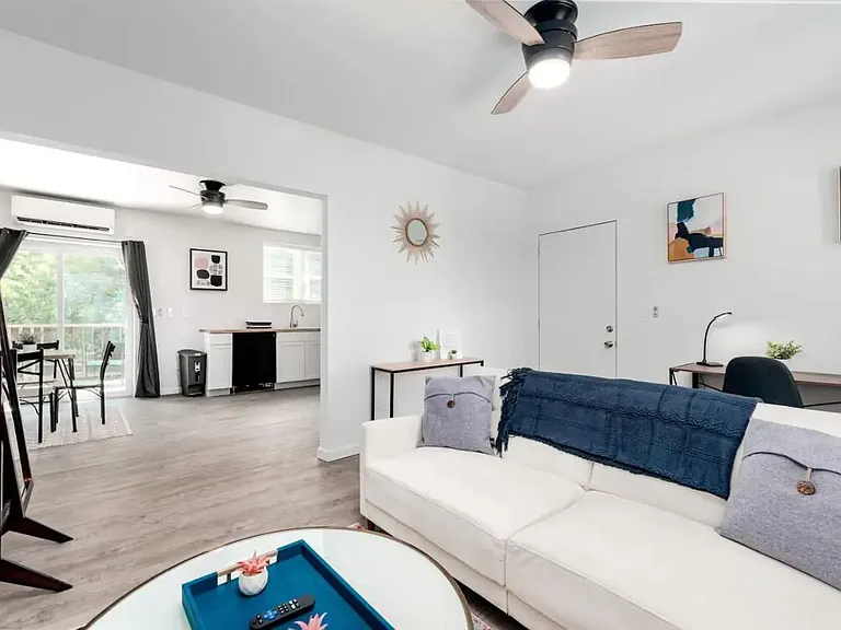 5540 Delmar Blvd — Photo 5