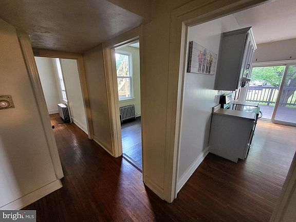 5th image of 446 E Queen St