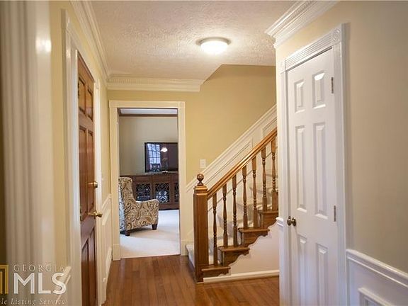 3rd image of 4149 Country Manor Ct NE