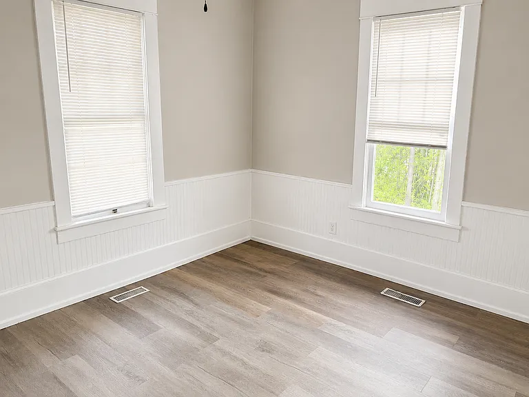 221 3rd Ave NW — Photo 3