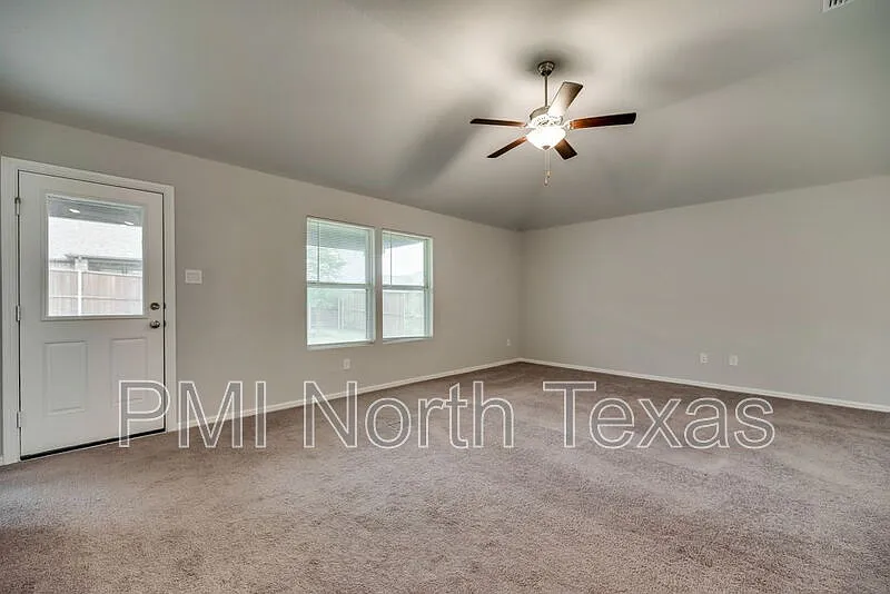 4 bed, 2.0 bath, 2056 sqft, $2,200 — Photo 3