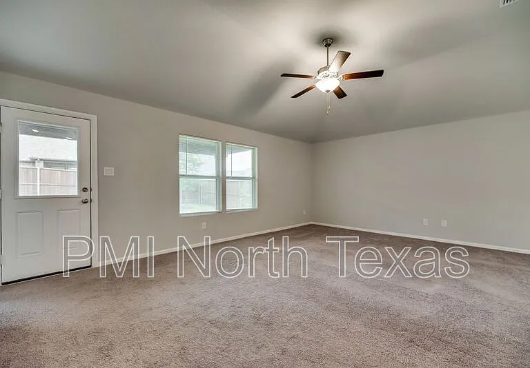 4544 Hemingway Ave — Photo 3