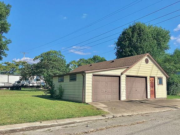5th image of 212 W Moore Ave