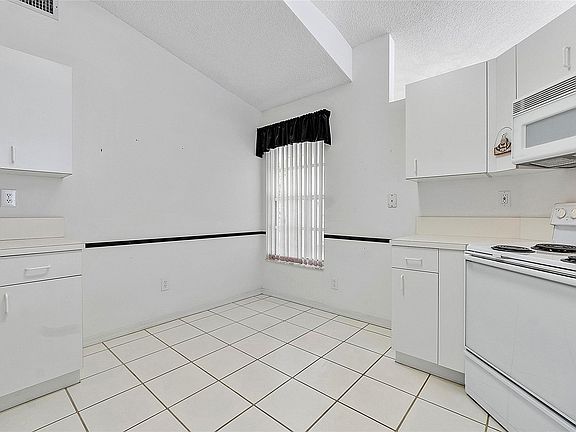 5th image of 1775 NW 166th Avenue