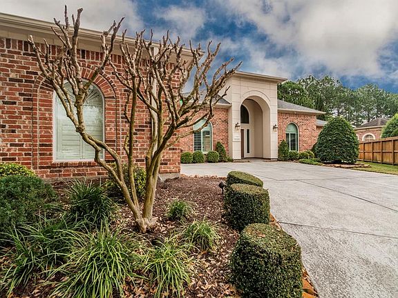Side entry garage adds to curb appeal.