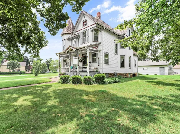 325 Water St, Prairie Du Sac, WI 53578