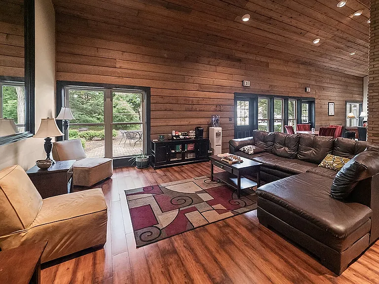 Leasing Office at McMillen Woods