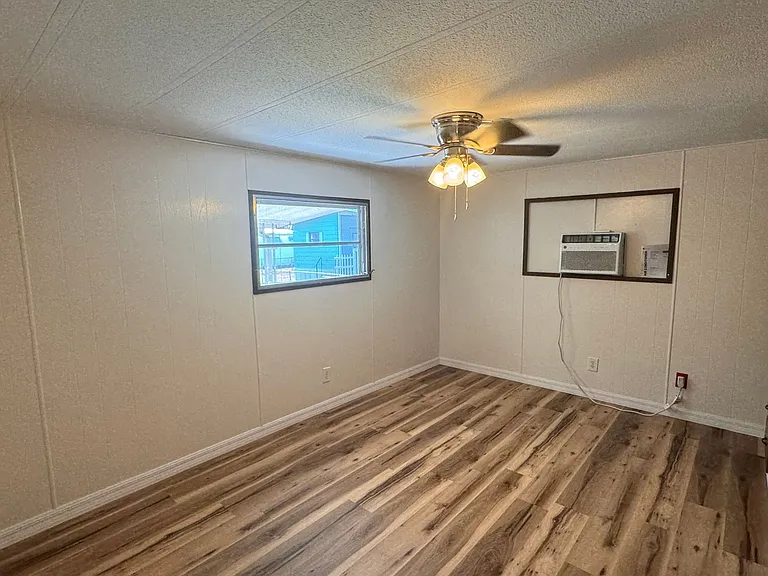 2522 Amberly Rd NE — Photo 5