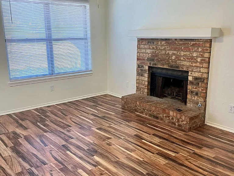 9610 Elmwood Ave #B — Photo 9