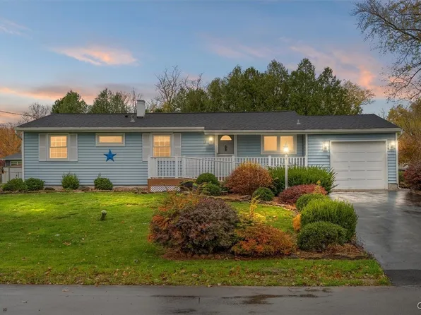 11 Foxberry Ln, Liverpool, NY 13090