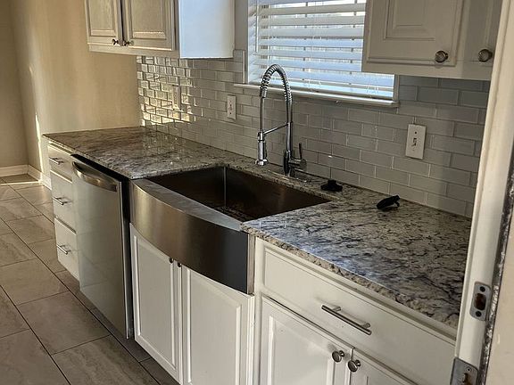 5th image of 902 E Linden Pl
