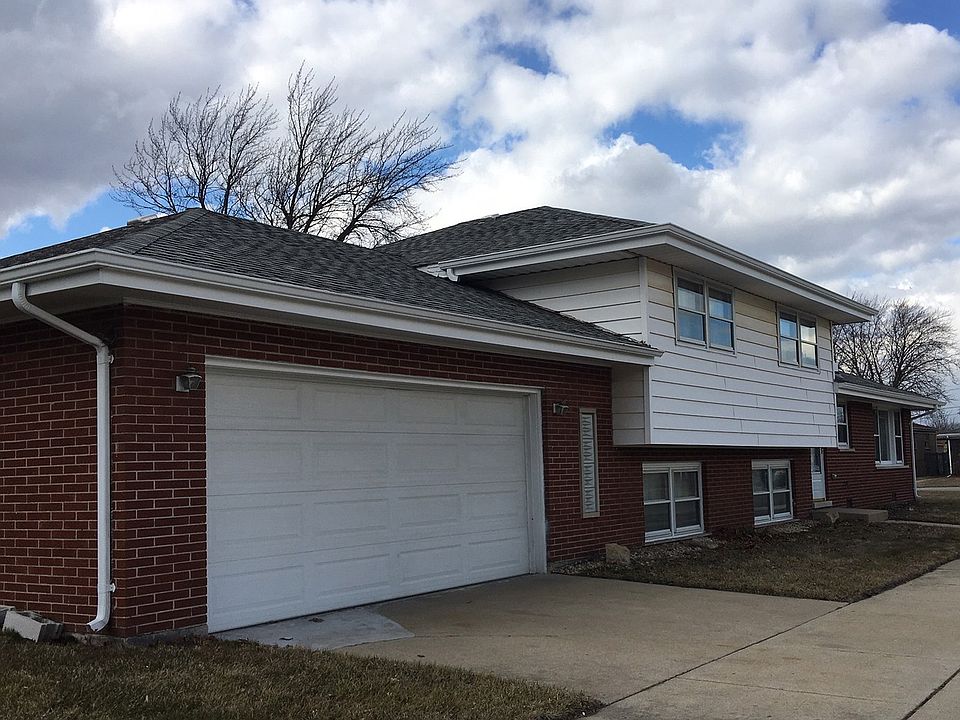 1st image of 751 Memorial Dr