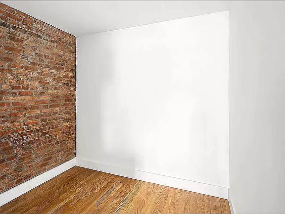 4th image of 209 E 4th St APT 4