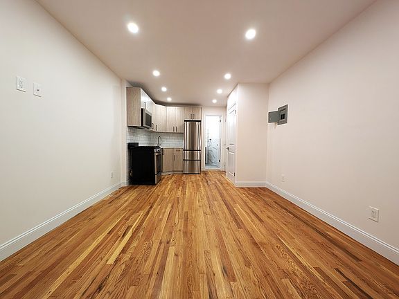 4th image of 333 E 70th St Front 1