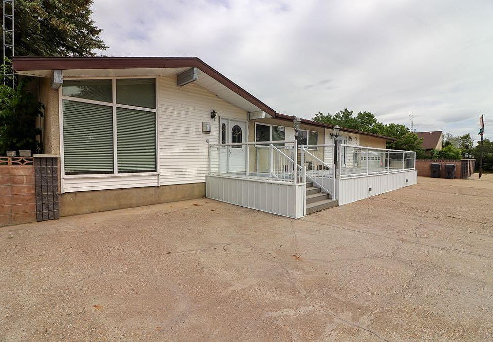 1st image of 209 S 2nd Ave