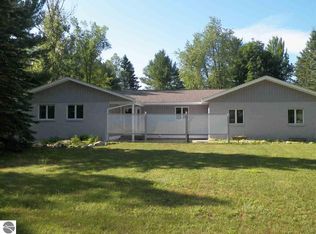160 N Oakwood Dr, Lake City, MI 49651