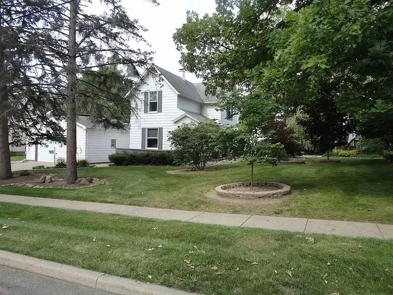 416 College St — Photo 3